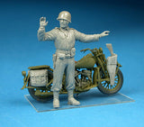 MiniArt 1/35 WWII US Military Police (2) w/2 Motorcycles Kit