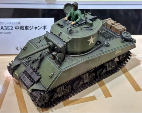 Tamiya 1/35 US M4A3E2 Jumbo Assault Tank w/2 Figures Kit