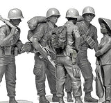 Master Box Ltd 1/35 US Soldiers Patrolling Vietnam (4 & Woman) Kit
