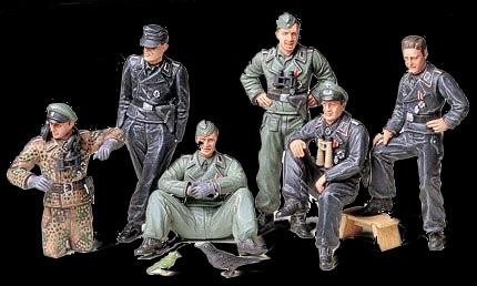 Tamiya 1/35 German Tank Crew at Rest Kit