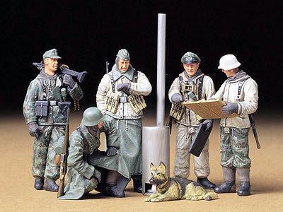 Tamiya 1/35 German Soldiers Field Briefing (5 Figures) Kit