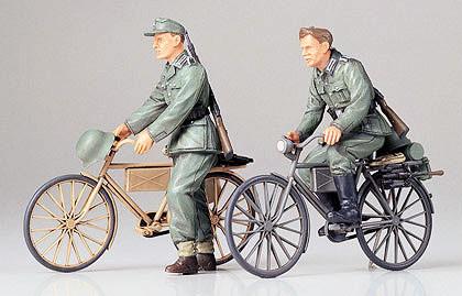 Tamiya 1/35 German Soldiers w/Bicycles Kit