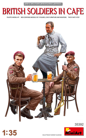MiniArt Military 1/35 WWII British Soldiers in Cafe (2) w/Waiter Kit