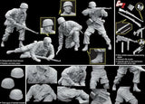 This is a plastic military miniature 4 figure set of the Dragon Models 1/35 scale WWII German Luftwaffe Fallschirmjager Defenders of Monte Cassino 1944 Kit