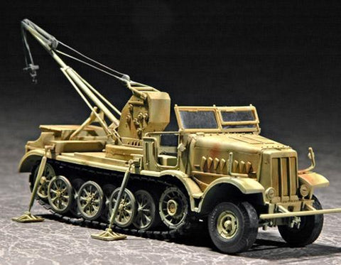 Trumpeter Military Models 1/72 WWII German FAMO 18t SdKfz 9/1 Heavy Halftrack Prime Mover Late Version w/6t Bilstein Crane Kit