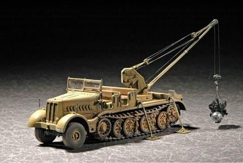 Trumpeter Military Models 1/72 WWII German FAMO SdKfz 9/1 Heavy Halftrack Prime Mover w/6-Ton Bilstein Crane (Early) Kit