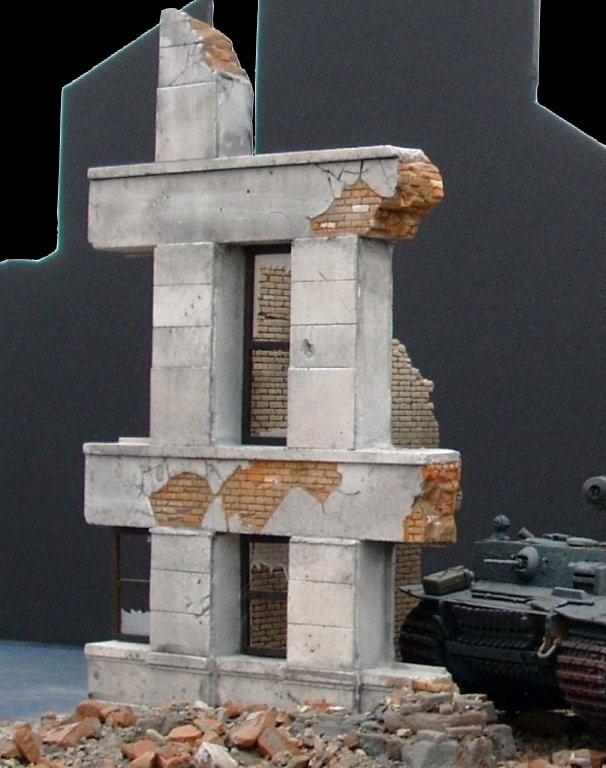 Dioramas Plus 1/35 Ruined Small Concrete/Brick Building Kit