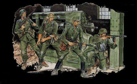 Dragon 1/35 Cross of Iron German Soldiers Eastern Front 1944 (4) Kit