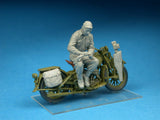 MiniArt Military Models 1/35 US Motorcycle Repair Crew (3) w/2 Motorcycles, Tools & Boxes Special Edition Kit