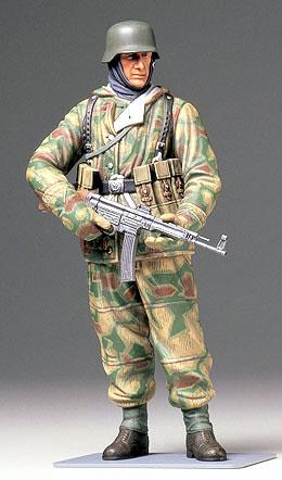 Tamiya 1/16 WWII German Infantryman Kit